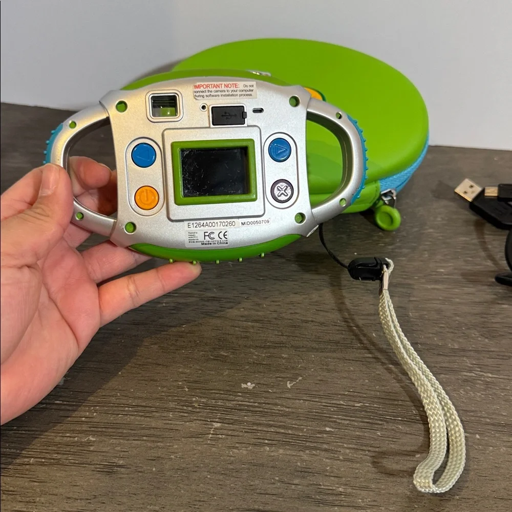 Sakar Crayola 2.1 MP Digital Camera Kit W/ Case Green Kids Children’s